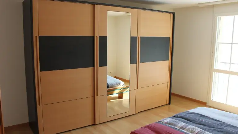 Schiebetürschrank 3-türig