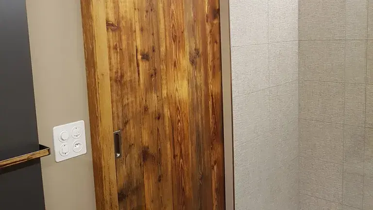 Schiebetüre in Altholz