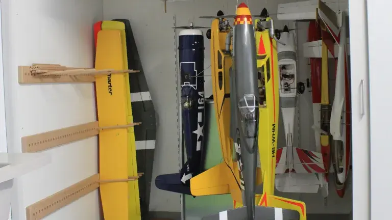 Hangar für ganze Tragflächen